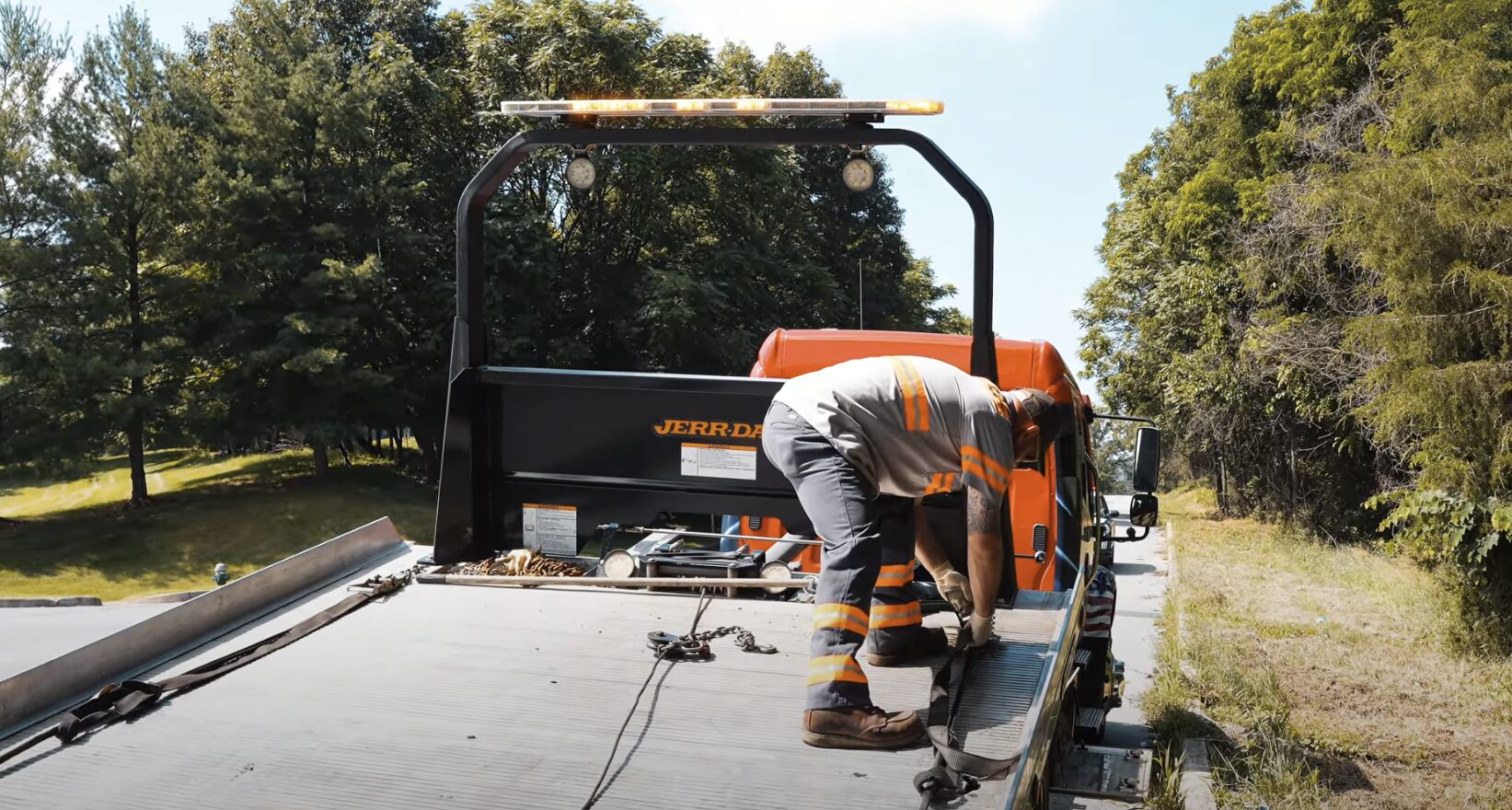 24/7 Emergency Towing - Woonsocket Towing Service 24/7 Emergency Towing - Professional towing service in Woonsocket, RI